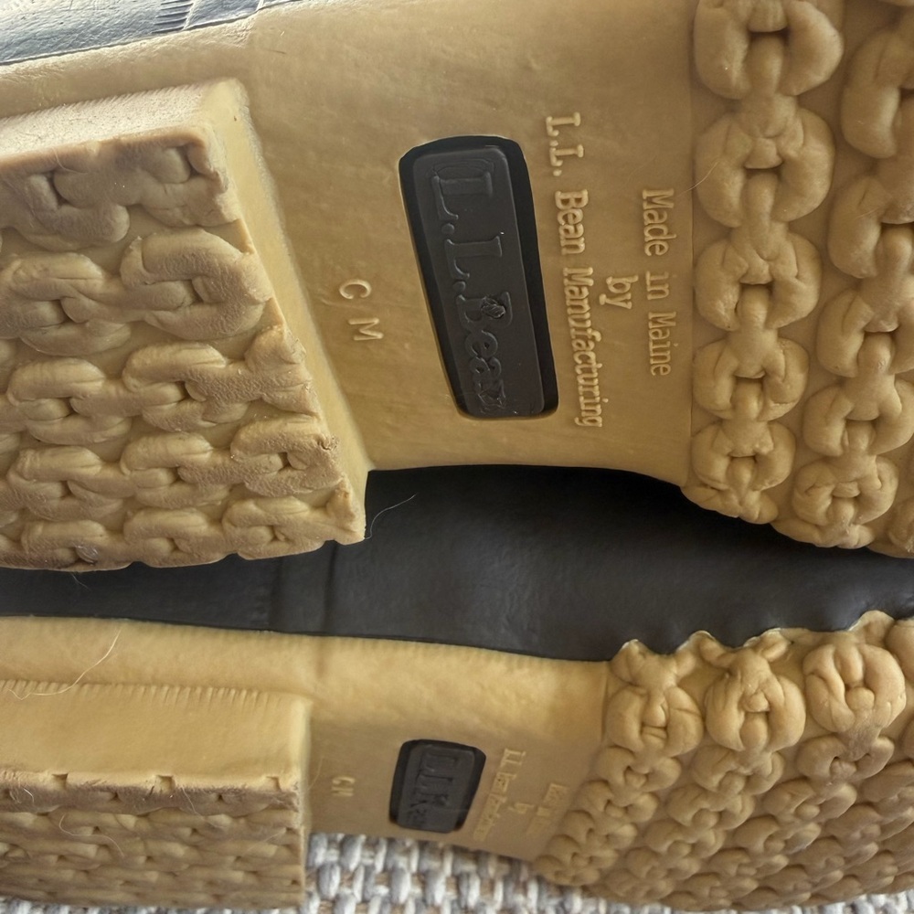 Classic L.L. Bean Boots (unisex kids 4) - Picture 6 of 6